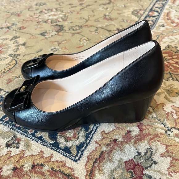 Cole Haan Elsie Black patent wedge W5.5 2.5 inch heel BNIB - Picture 3 of 8